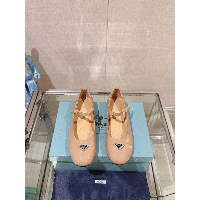 Pra*a flat shoes